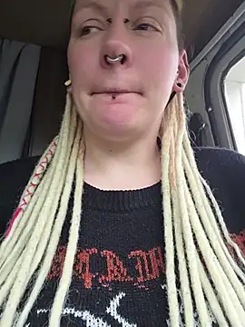 PinkTheHawk XXX чат на живо