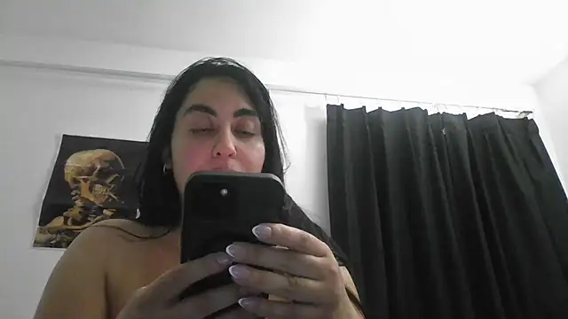 WetFlower69 Adlı Modelin Canlı XXX Sohbeti
