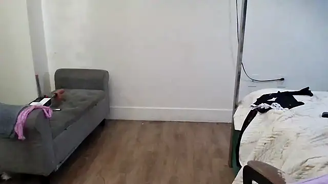 mzpretty444's Webcam Show