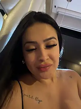 Sara_fun élő XXX-chatje