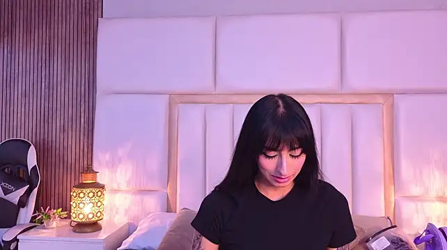 LaylaaDoll Adlı Modelin Canlı XXX Sohbeti