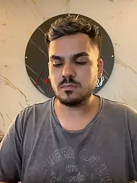 LatinBearX: διαδικτυακό σόου στην κάμερα