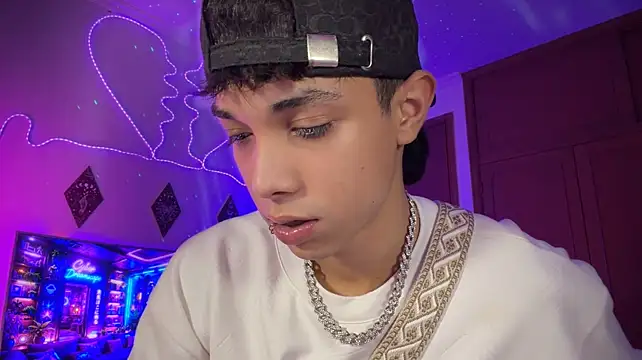 Онлайн чат XXX RoughDiamond_