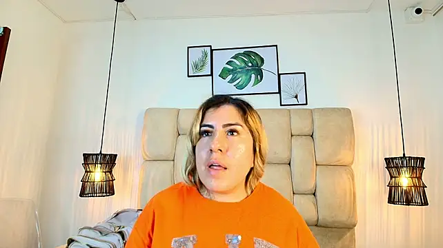 צ'אט XXX בשידור חי של AdharaSmithh