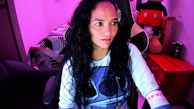Chat XXX en directo de rayza_mature_154