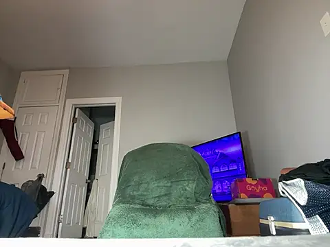 ChiRaqb8 Webcam Show