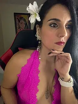 Miaswwe XXX чат на живо