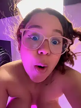 Lucyklein2022 – Naživo XXX chat