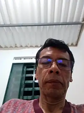 skinnylatino51 网络视讯表演