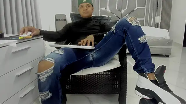 צ'אט XXX בשידור חי של master_leather