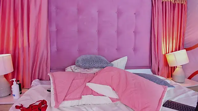scarleettdoll's Live XXX Chat
