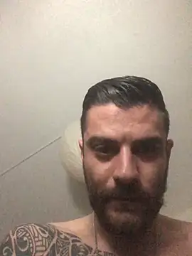 victor9333 Live XXX Chat