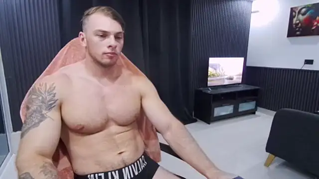 Show modela YourHotGreg na web-kameri