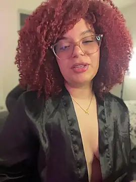 צ'אט XXX בשידור חי של Leyah__