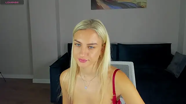 Silen_Tori's Live XXX Chat
