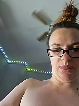 Pokazy przed kamerką – queenpeaches121