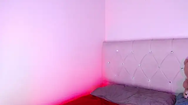XXX chat uživo modela Angel_foxc13