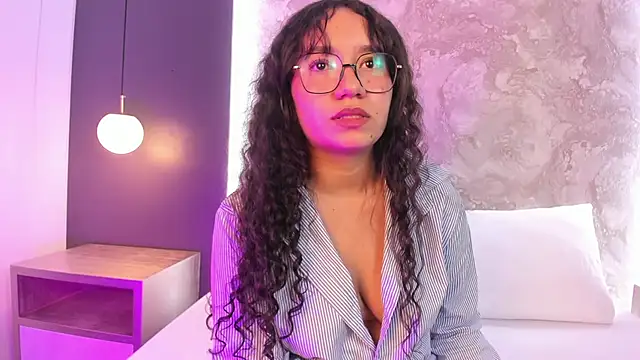 alysson_moon_ Adlı Modelin Canlı XXX Sohbeti