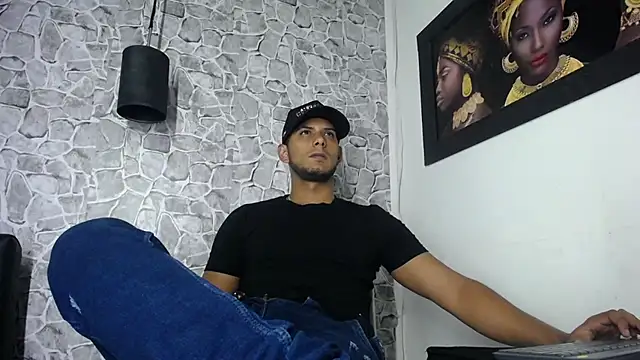 Chris_Dick23 élő XXX-chatje
