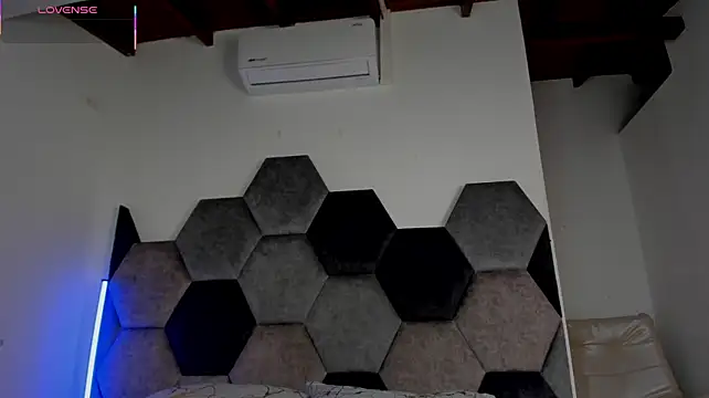 Latrellx7 webkamerás műsora