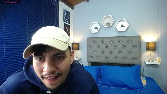 xxx_thesupercum_'s Webcam Show