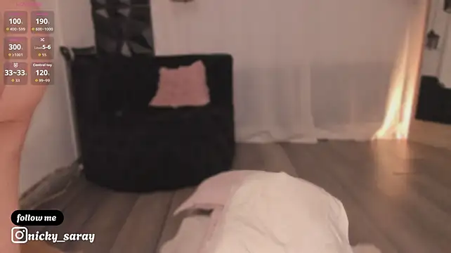 XXX chat uživo modela nickky__