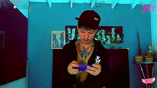 HannibalLester Live XXX-Chat