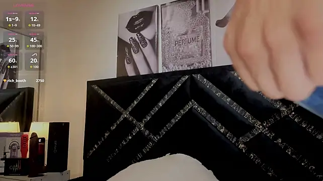 Un_Sluttyy Adlı Modelin Canlı XXX Sohbeti