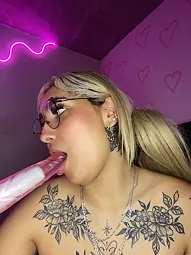 rubiaaqueen 现场XXX聊天