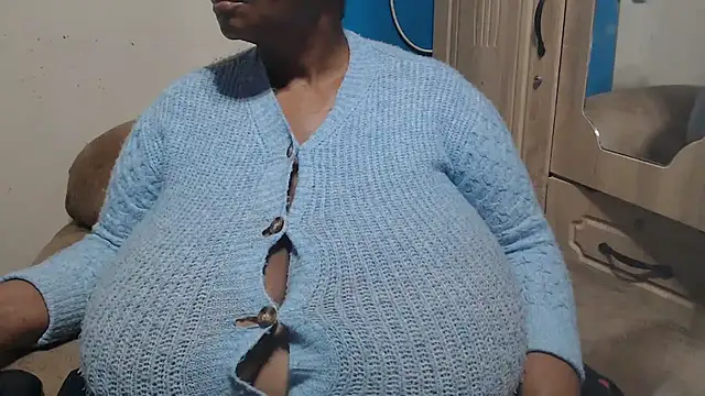 CUTEFIRMMELONSS' Live XXX Chat
