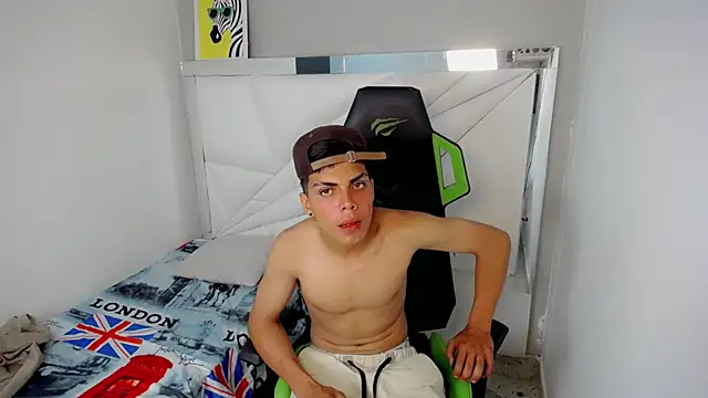 Show modela RyanFlirty na web-kameri