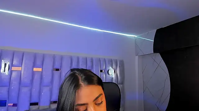 Chat +18 de Lovely_celeste ao vivo