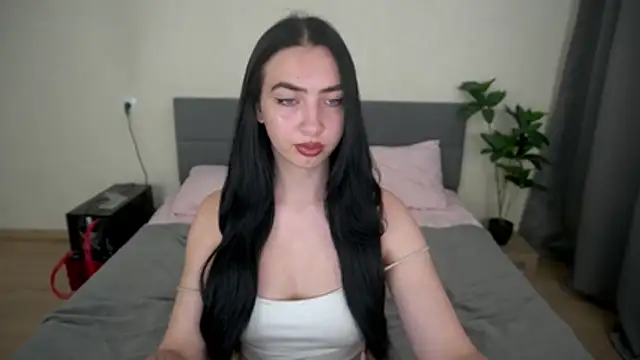 WildKittenX_ Adlı Modelin Canlı XXX Sohbeti
