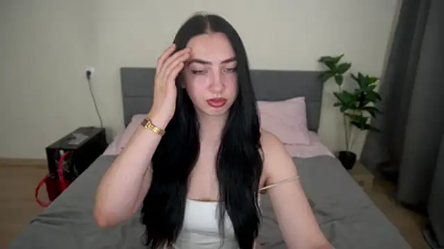 WildKittenX_ Adlı Modelin Canlı XXX Sohbeti
