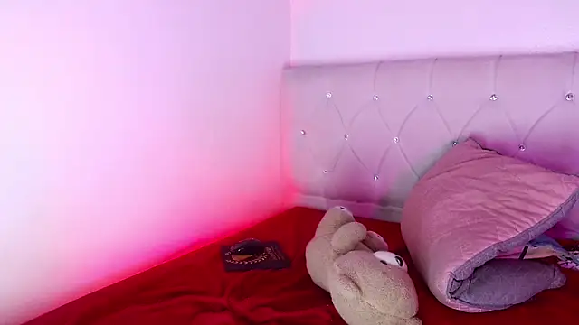 Angel_foxc13 élő XXX-chatje