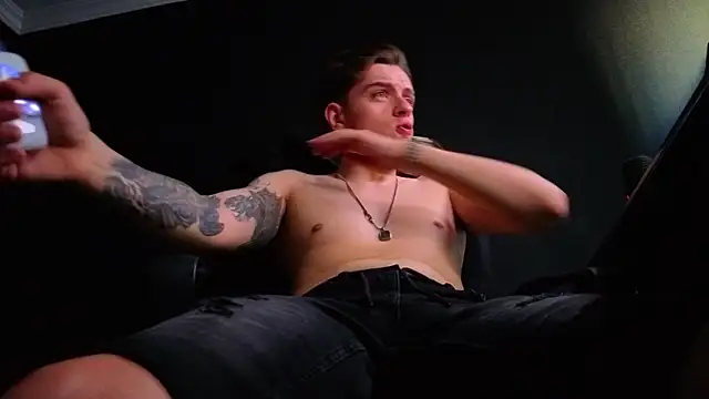 Chat +18 de FelixStarkk ao vivo