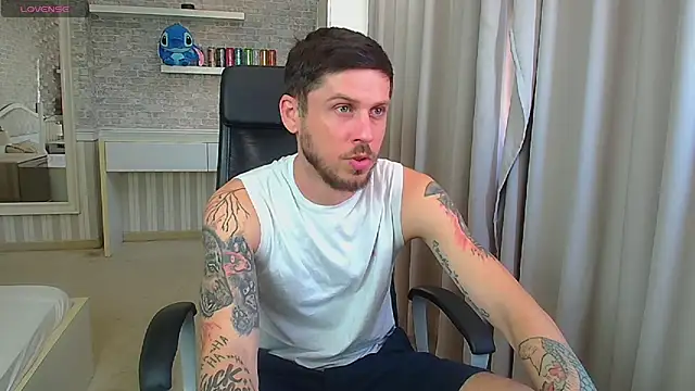 Chat XXX en directo de JonahShaw