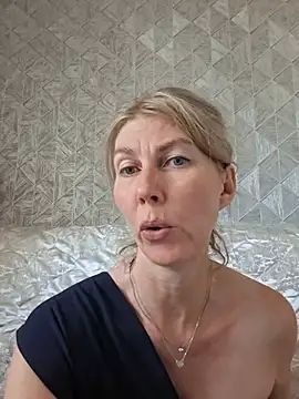 stellahere8 Adlı Modelin Canlı XXX Sohbeti