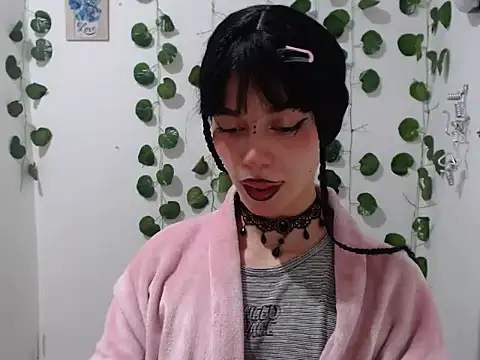 seraphina_31 Adlı Modelin Canlı XXX Sohbeti