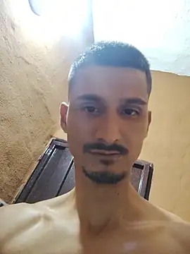 TRAVIESO_MOR Show in webcam