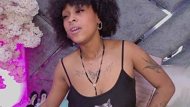 Chatroom XXX en direct de Elith_noa