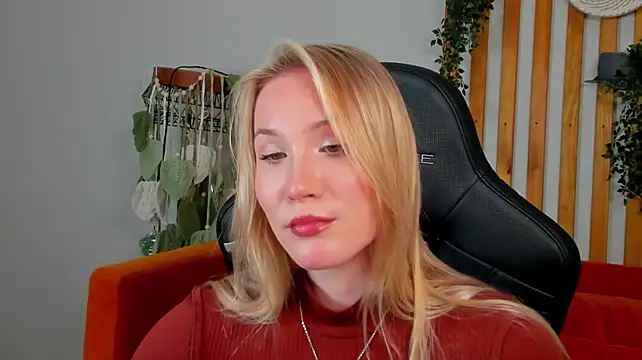 ElaraVoltage live XXX chat