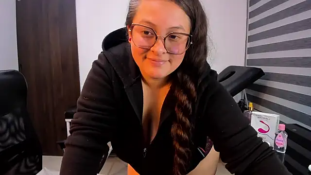 SaraThonson_ Chat XXX live