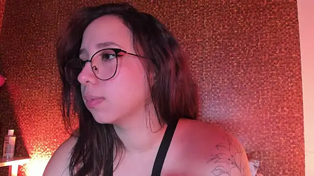 XXX chat uživo modela Apartment28