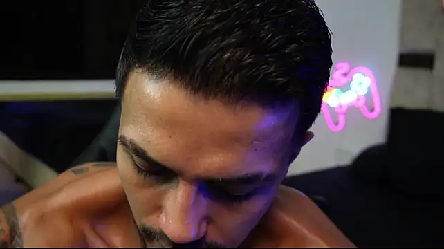 XXX chat uživo modela aaron_bolt