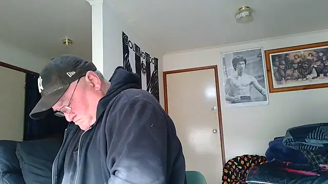 KINKYBLUEYES69 网络视讯表演