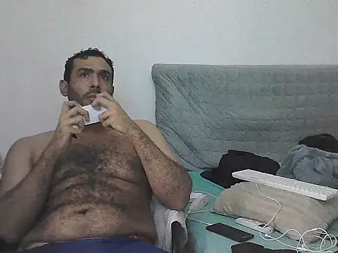 alphalatinobearx: διαδικτυακό σόου στην κάμερα