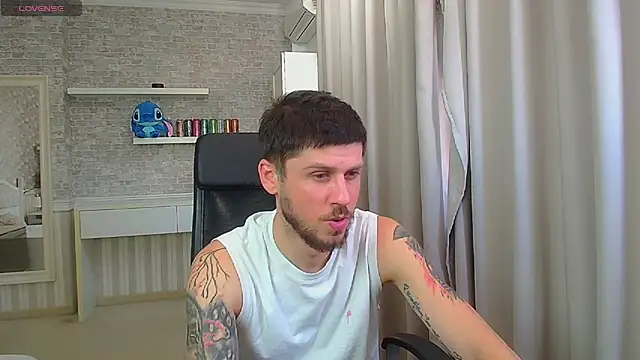 XXX chat uživo modela JonahShaw