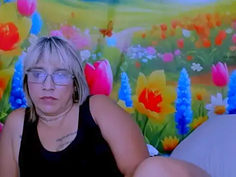 indianroxy's Live XXX Chat