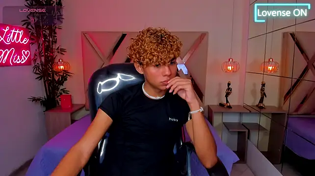 Anyelo_Twink webcam show